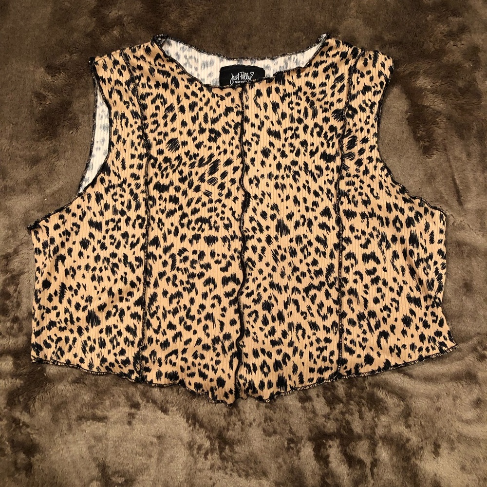 Cheetah crop top ✨